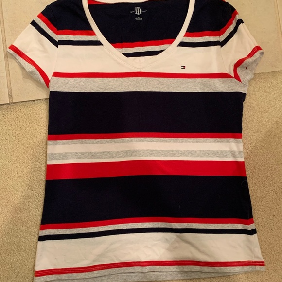 Tommy Hilfiger size large t-shirt like new - Picture 3 of 4